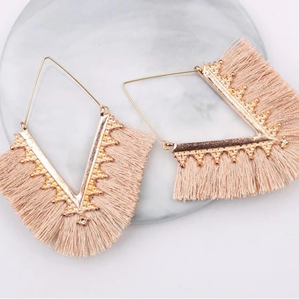 New boutique taupe fringe boho earrings